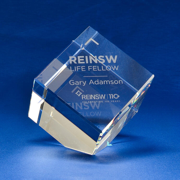 bcd0101-70-1-crystal-cut-cube-award-bravo-crys-1
