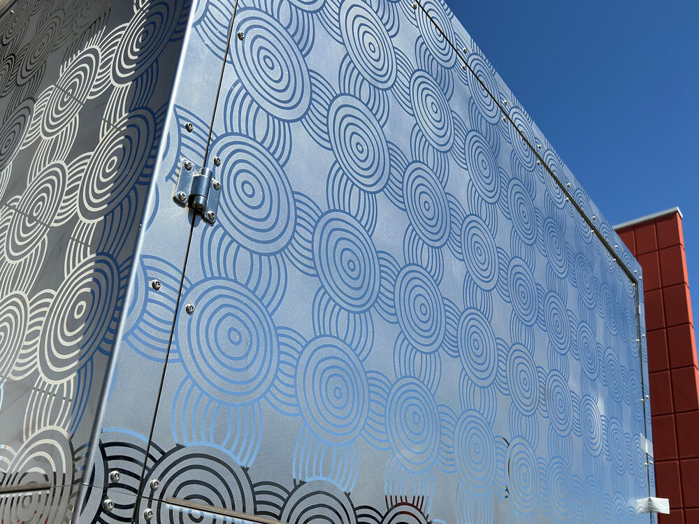 diona-liverpool-box-pattern-sandblasted-close-up-1