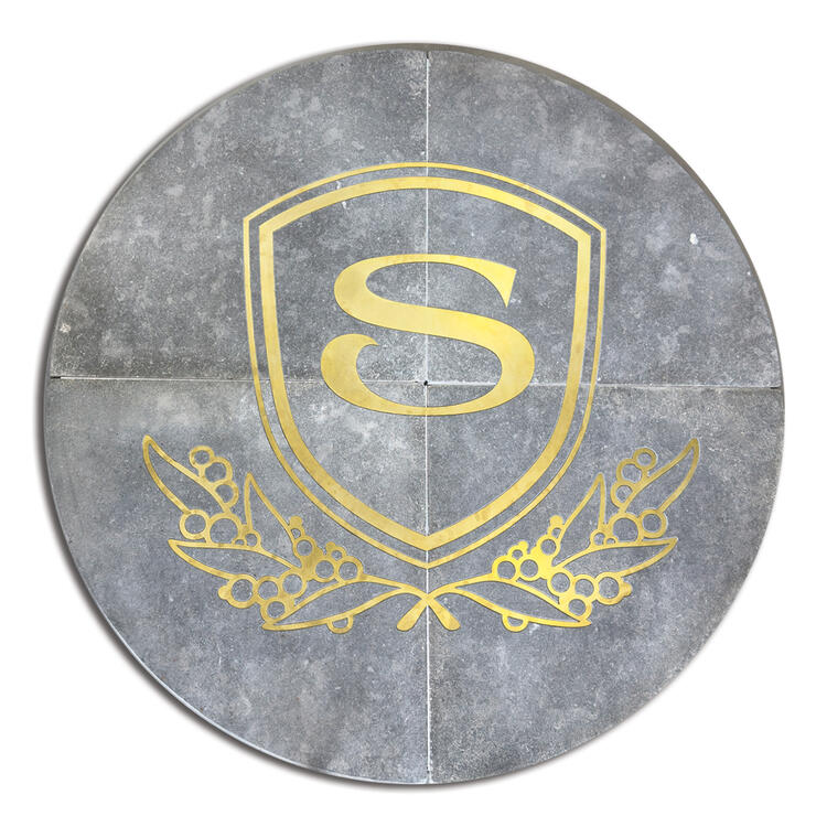 granite-gold-brass-inlay-family-crest-1